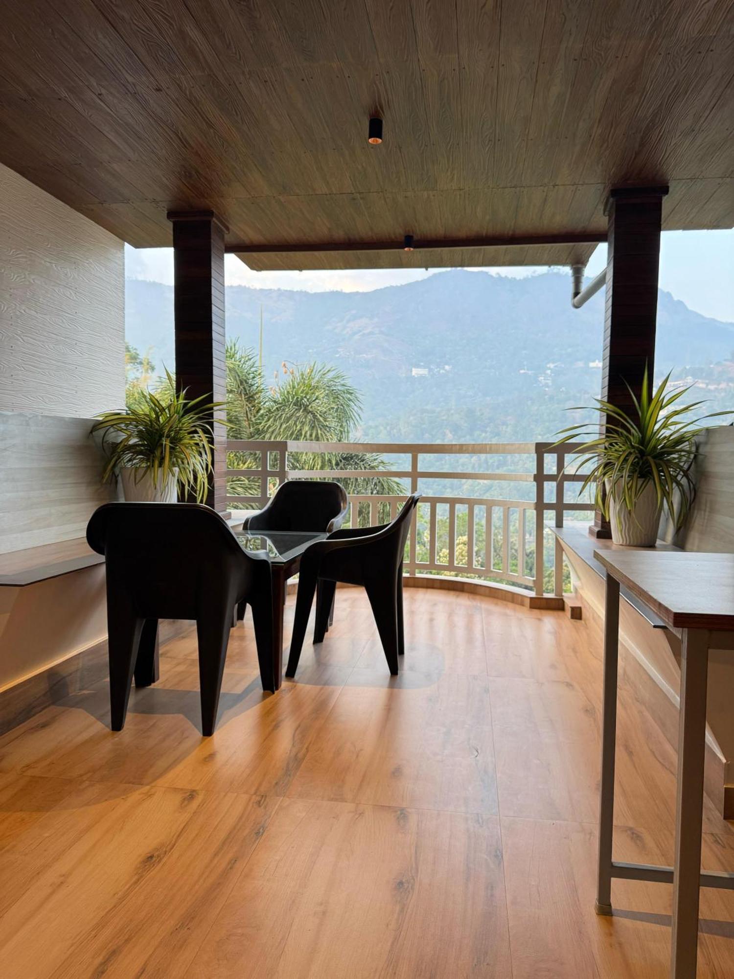Munnar Blue Mist Bed & Breakfast Dış mekan fotoğraf